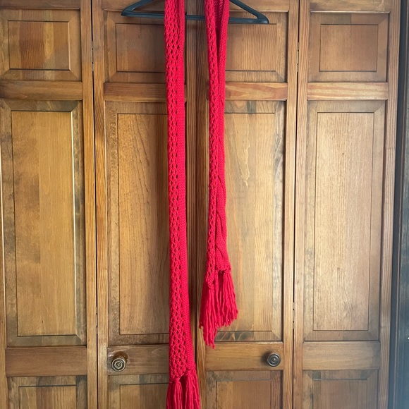 Red scarf - Picture 1 of 1
